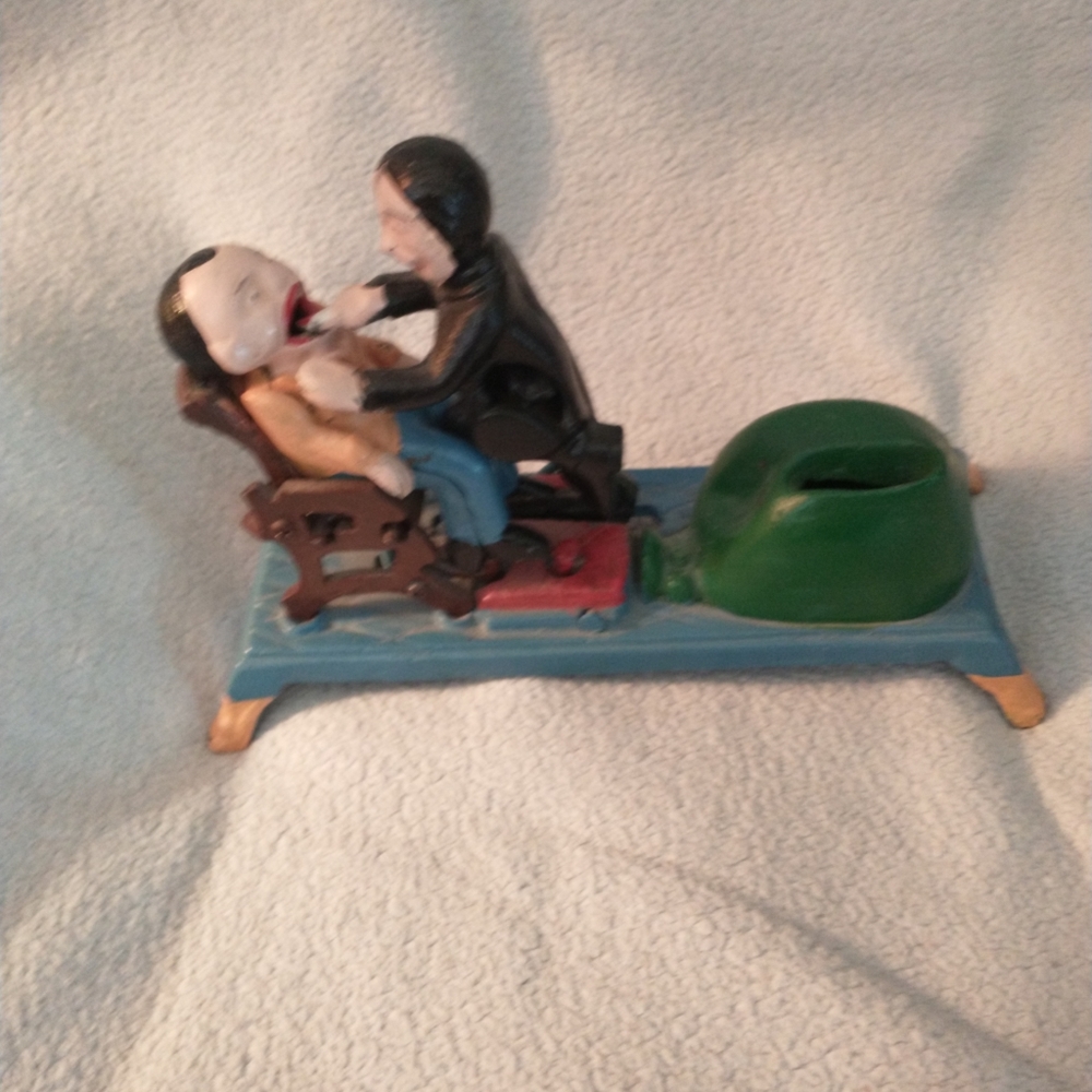 Vintage Cast Iron The Dentist Chair/Pulling Teeth Mechanical Bank Works great! - Picture 2 of 4